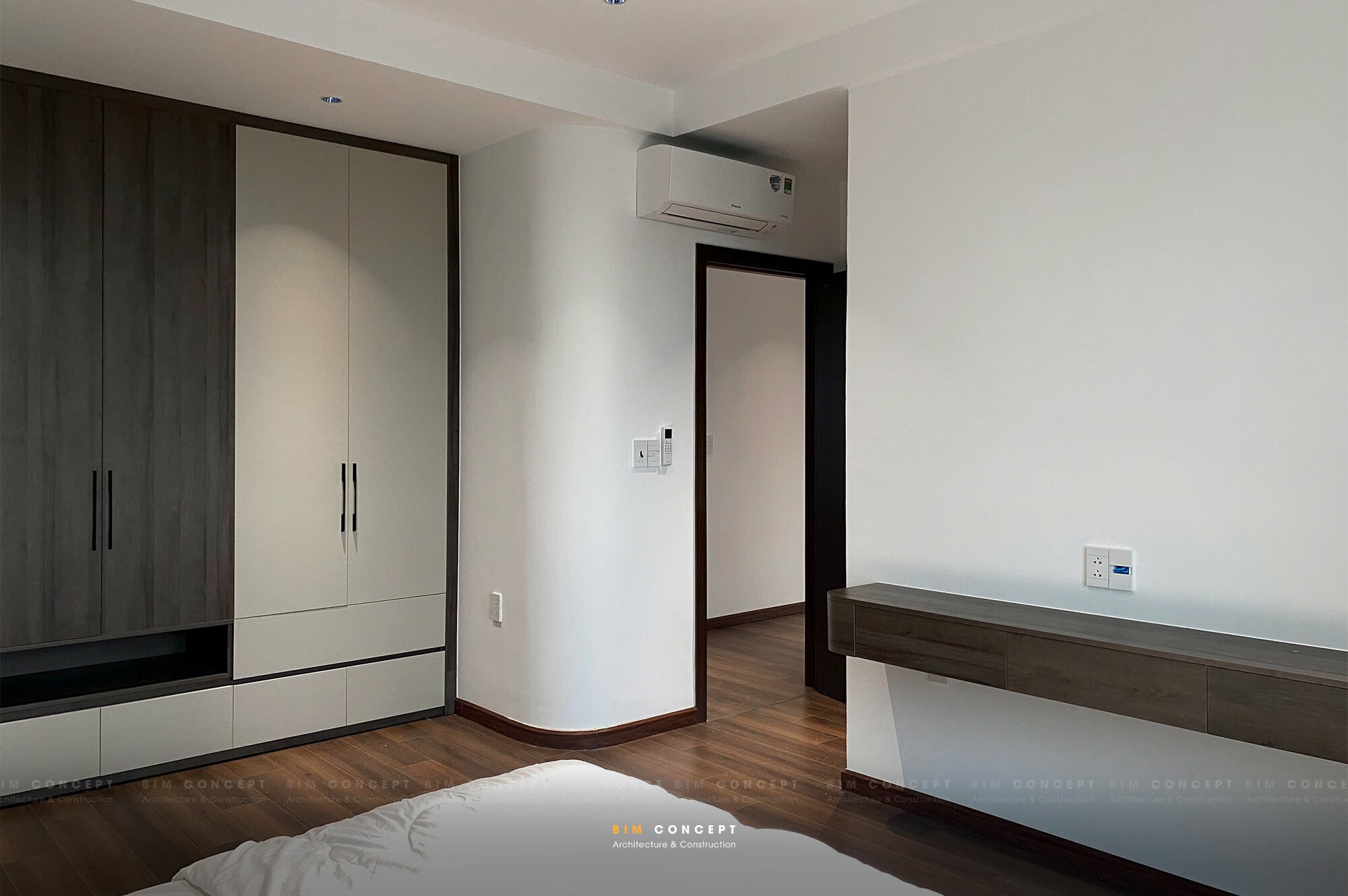 Tủ quần áo lớn với lối thiết kế âm tường