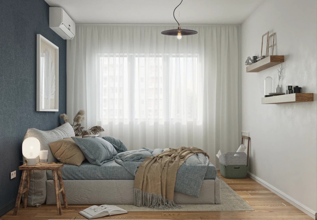 Thiết kế phòng ngủ nhỏ gọn, rèm cửa màu trắng