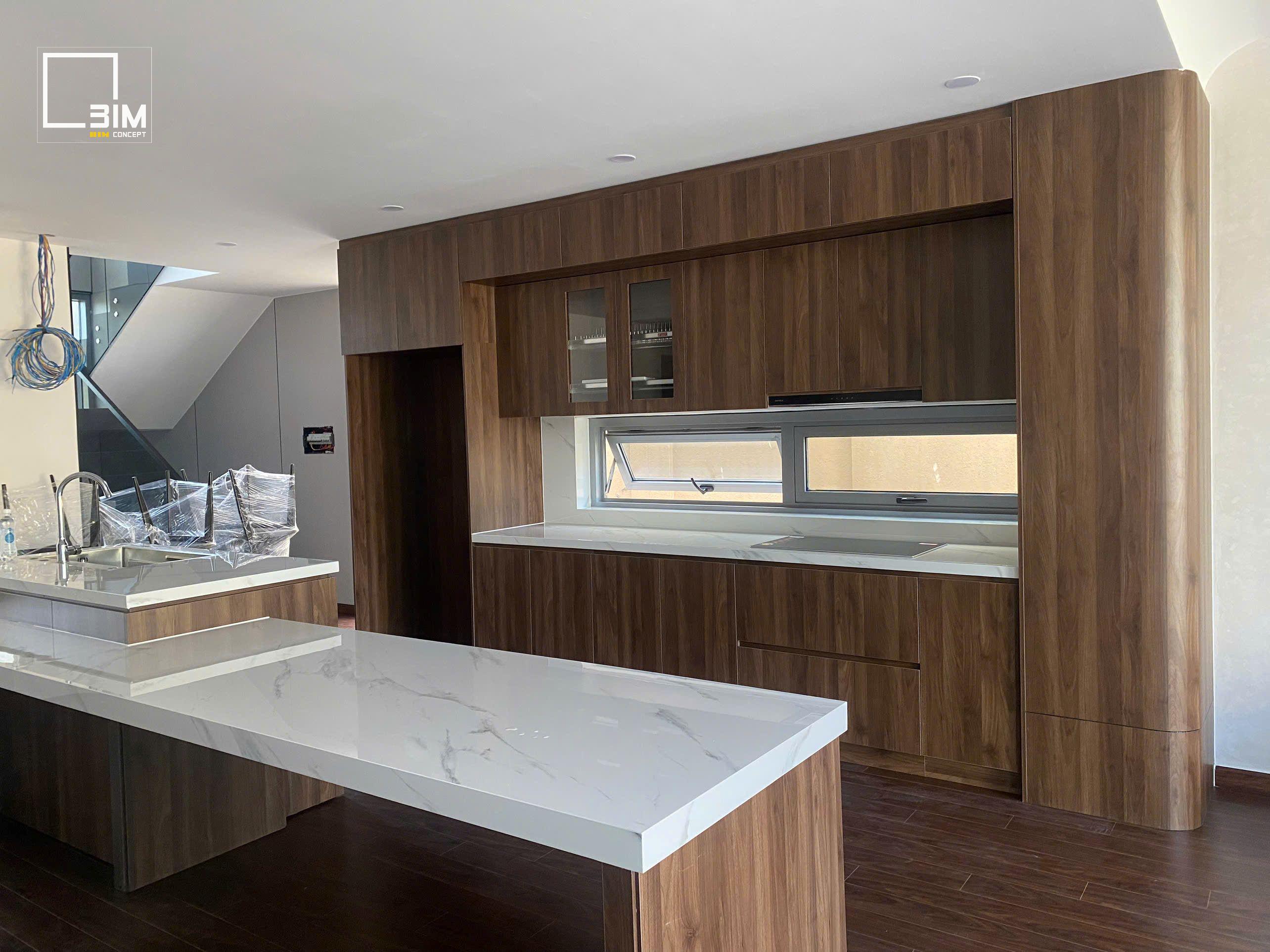 Hệ tủ bếp gỗ công nghiệp được hoàn thiện với chất liệu MDF phủ melamine