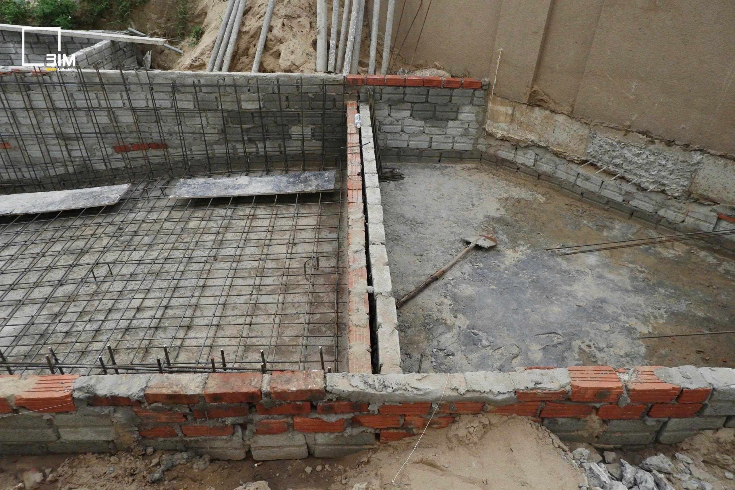 Khu vực hồ bơi đang được xây dựng