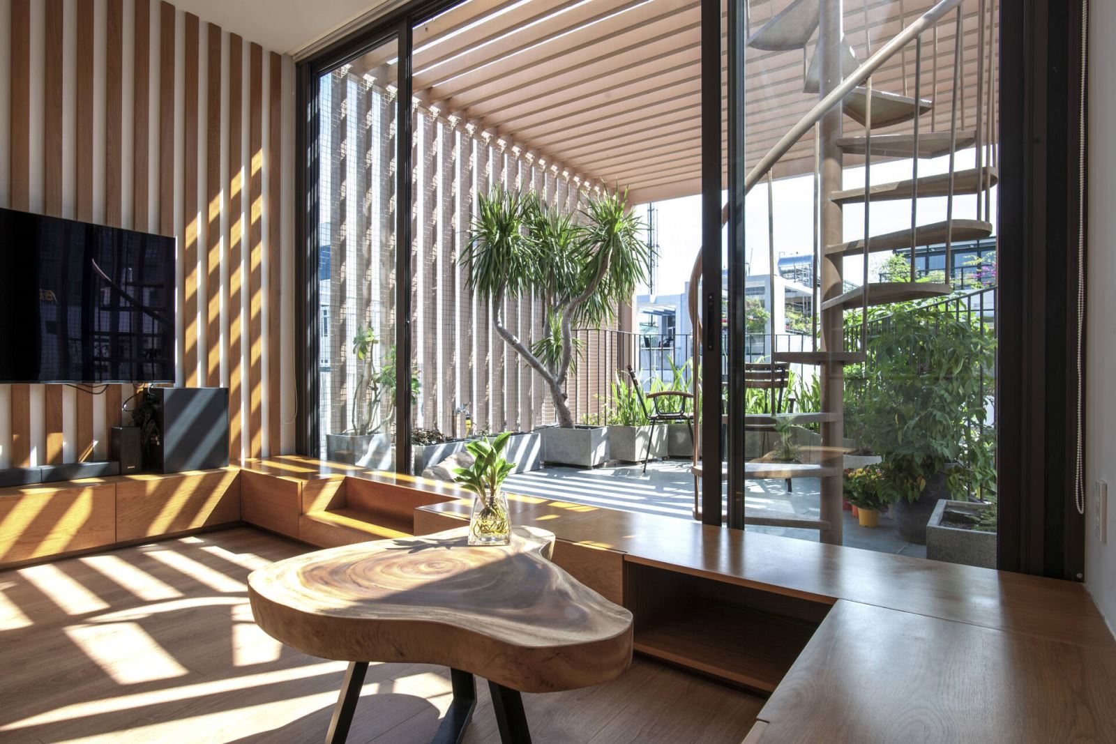 Chọn vật liệu bền và chống thấm khi thiết kế logia