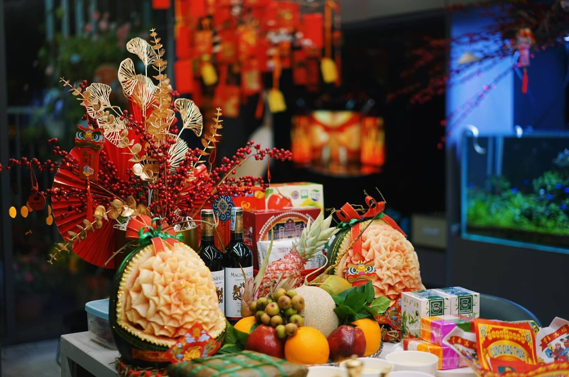 Mâm ngũ quả giúp không gian bếp hài hòa và đậm chất truyền thống