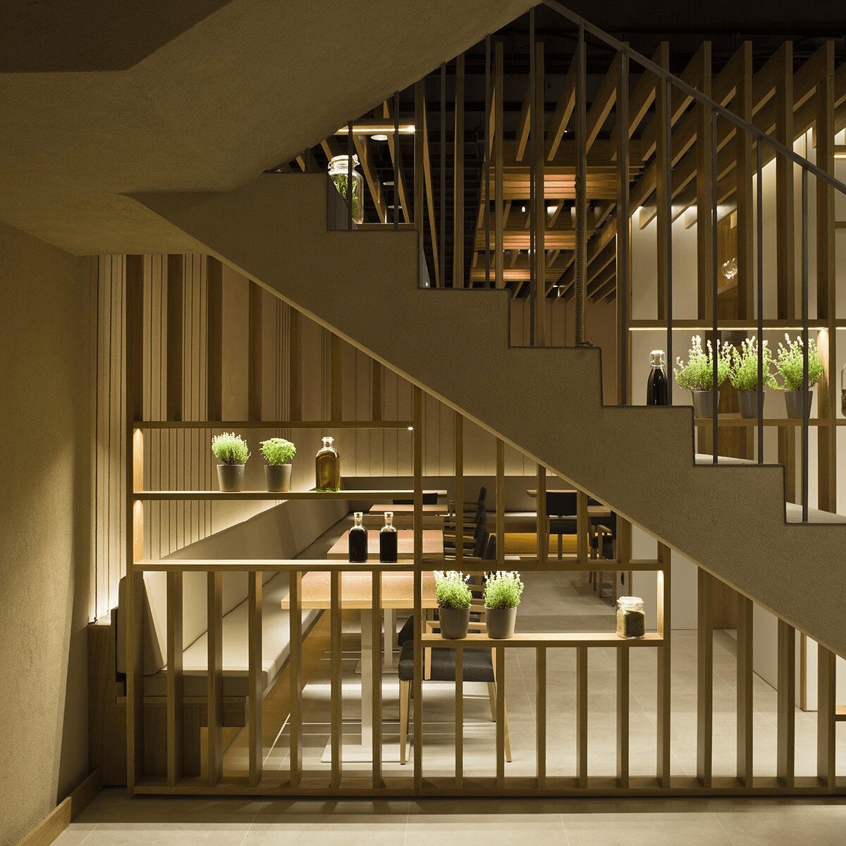 Lam gỗ cầu thang hiện đại tạo không gian ấm cúng