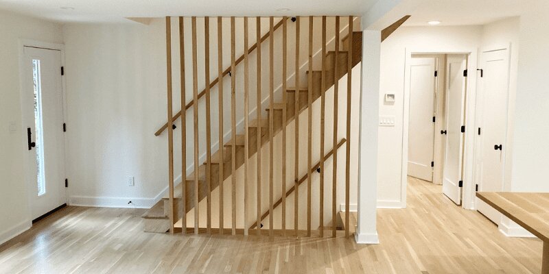 Lam gỗ tự nhiên được làm từ các loại gỗ như óc chó, sồi, xoan đào…